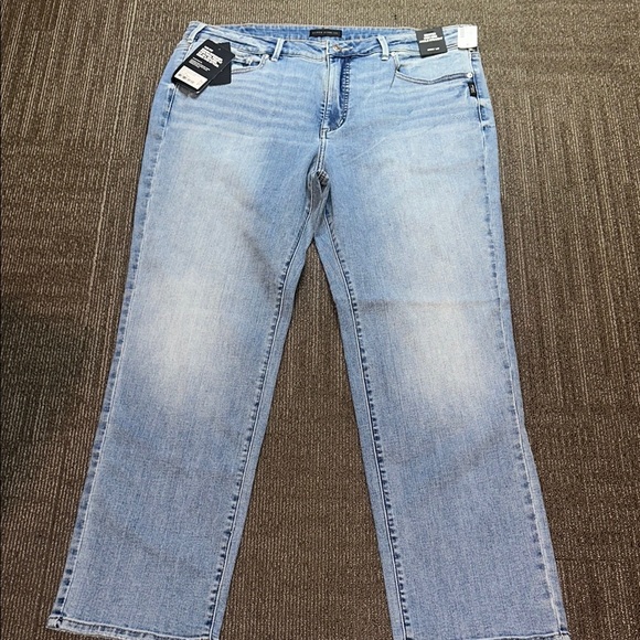 Silver Jeans Denim - NWT Silver Jeans Blue Ankle Straight Denim